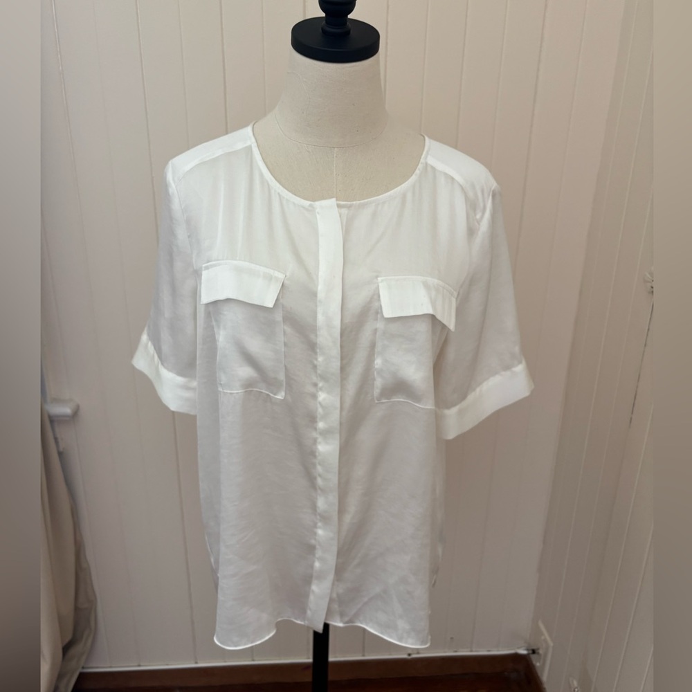 Vince Camuto white silky short sleeve blouse